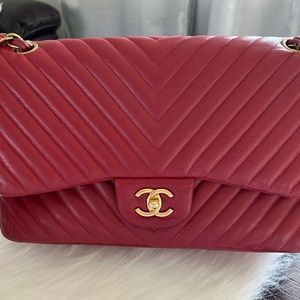 Chanel classic jumbo double flap